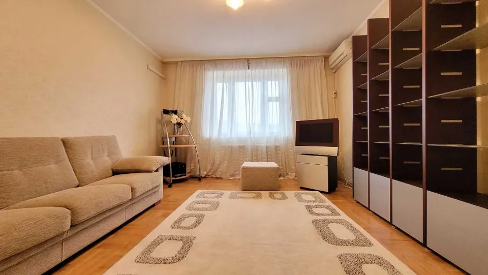 Продам 3-кімнатну квартиру, Киевская обл., Киев, Дарницкий р-н, Анны Ахматовой ул.
