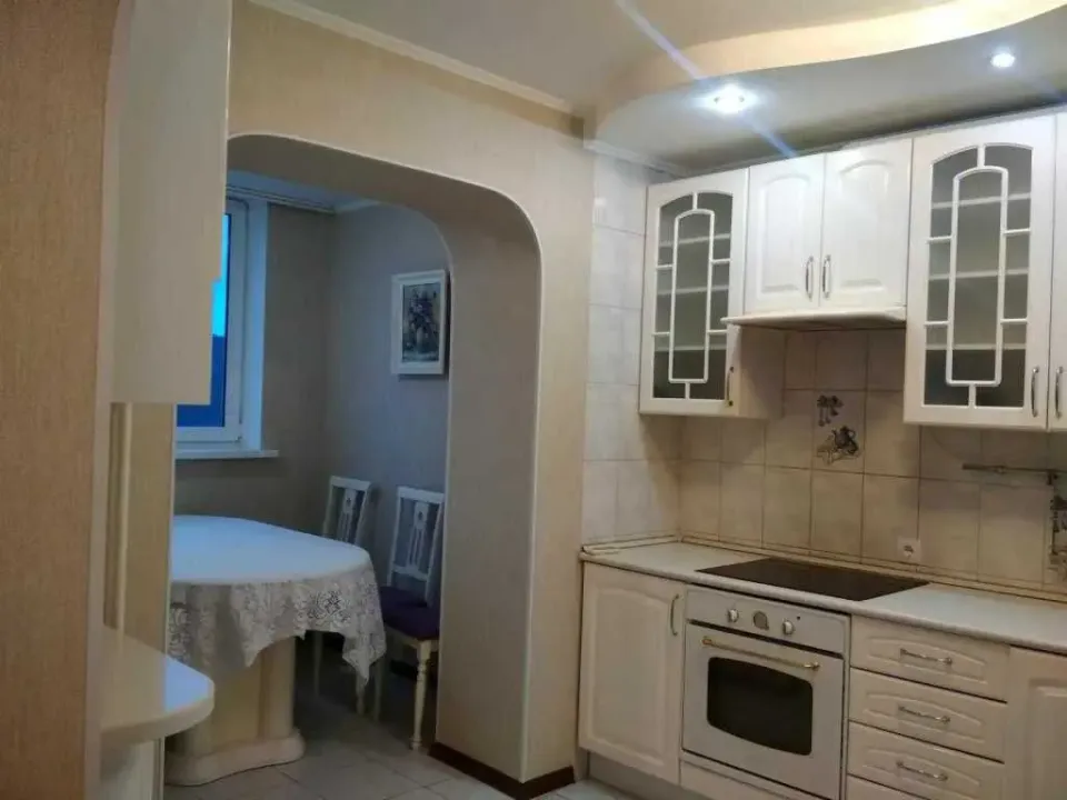 Продам 3-кімнатну квартиру, Киевская обл., Киев, Оболонский р-н, Богатырская ул.