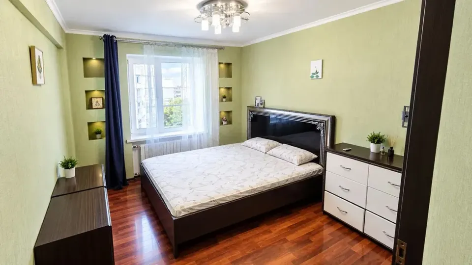 Продам 3-к квартиру с ремонтом в высотке на пр. Слобожанский / Дарницкая