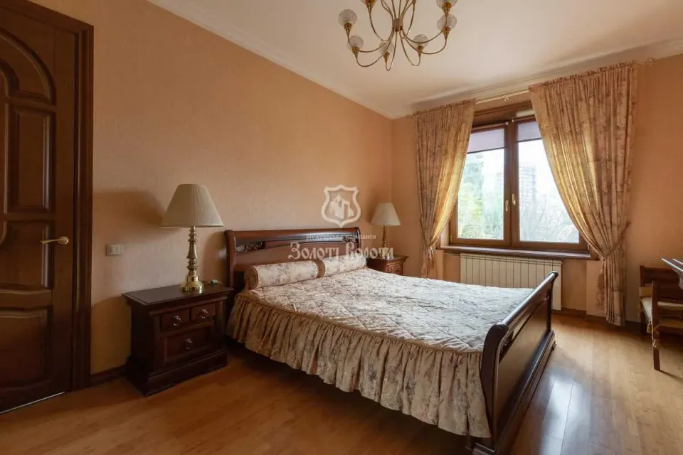 Продам 3-кімнатну квартиру, Киевская обл., Киев, Печерский р-н, Миколи Міхновського бульв.