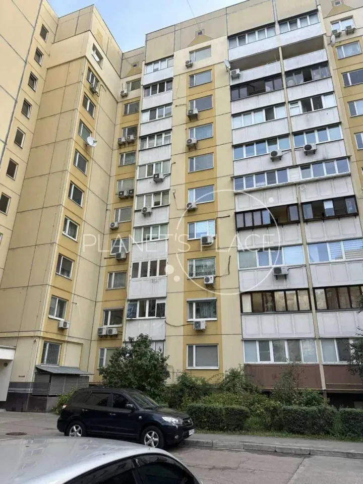 Продам 3-кімнатну квартиру, Киевская обл., Киев, Соломенский р-н, Івана Пулюя вул.