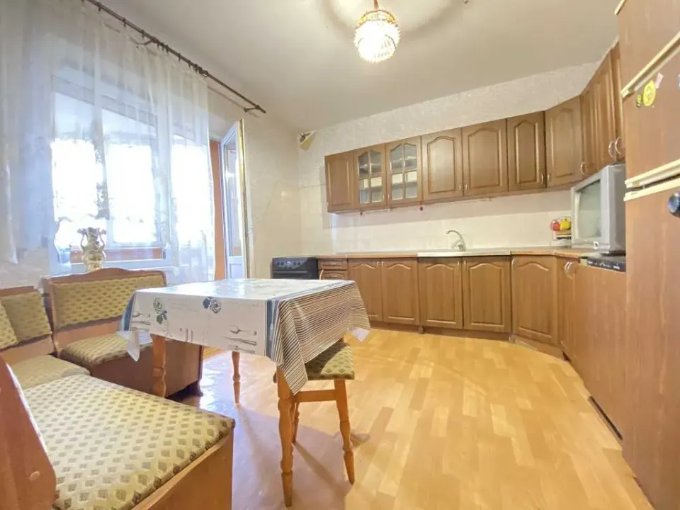 Продам 3-кімнатну квартиру, Киевская обл., Киев, Деснянский р-н, Володимира Маяковського просп.