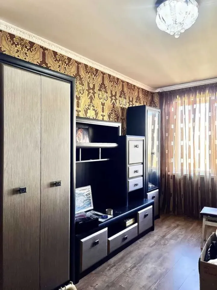 Продам 3-кімнатну квартиру, Киевская обл., Киев, Днепровский р-н, Романа Шухевича просп.