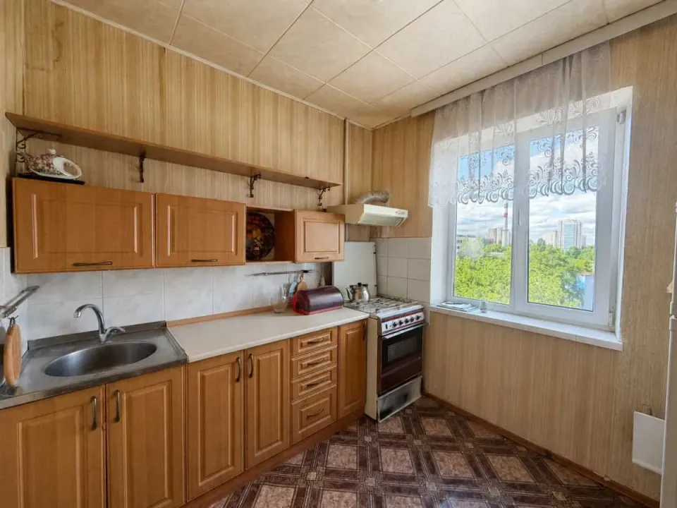 Продам 3-кімнатну квартиру, Киевская обл., Киев, Дарницкий р-н, Здолбунівська вул.