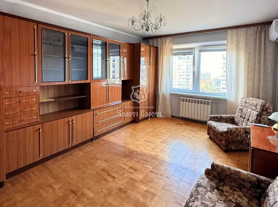 Продам 2-кімнатну квартиру, Киевская обл., Киев, Святошинский р-н, Чорнобильська вул.