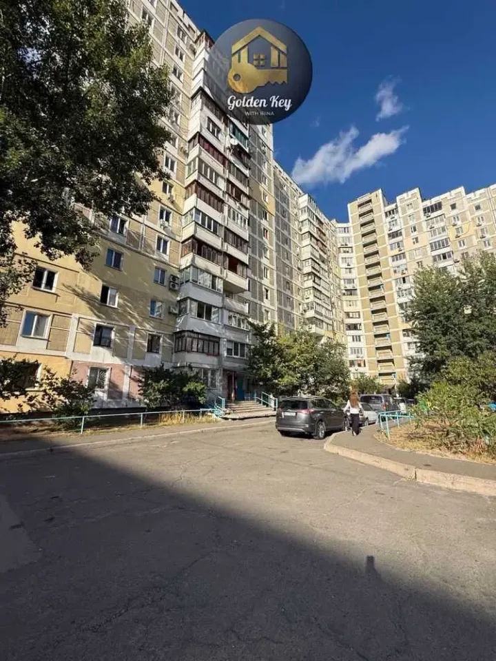 Продам 3-кімнатну квартиру, Киевская обл., Киев, Дарницкий р-н, Ревуцького вул.