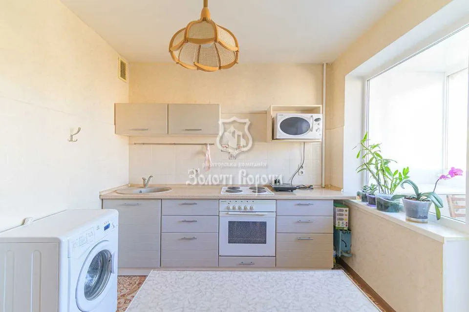 Продам 3-кімнатну квартиру, Киевская обл., Киев, Голосеевский р-н, Маршала Якубовського вул.