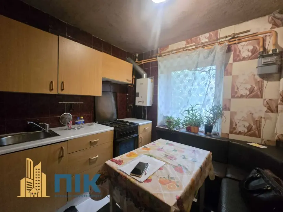Продам 3-кімнатну квартиру, Киевская обл., Киев, Шевченковский р-н, Олены Телиги ул.