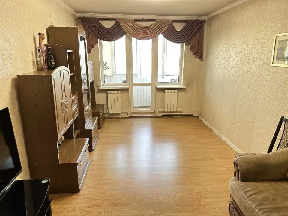 Продам 3-кімнатну квартиру, Киевская обл., Киев, Шевченковский р-н, Борщагівська вул.