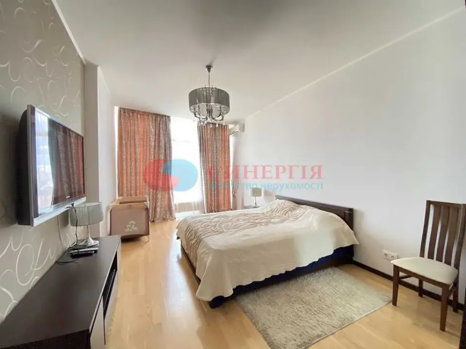 Продам 3-кімнатну квартиру, Киевская обл., Киев, Шевченковский р-н, Дмитрівська вул.