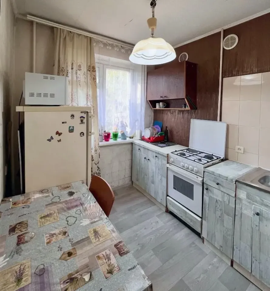 Продам 2-к квартиру (брежневка, 50м2) на Калнышевского (Косиора)