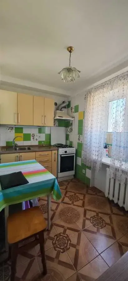 Сдам 2-кімнатну квартиру, Киевская обл., Киев, Соломенский р-н, Сімї Ідзиковських вул.