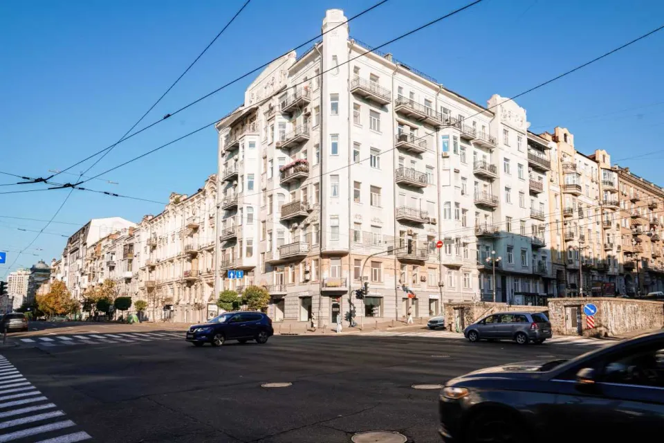 Продам приміщення, Киевская обл., Киев, Голосеевский р-н, Саксаганського вул.