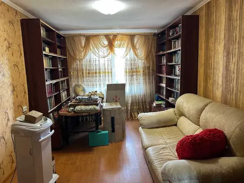 Продам 4-кімнатну квартиру, Днепропетровская обл., Днепр, Центральный р-н, Мануиловском